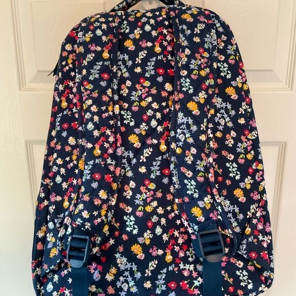 VERA BRADLEY Essential Large Backpack - scattered Flower’s - Picture 6 of 10